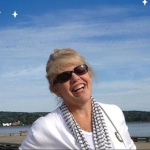 Meet your Posher, Maura